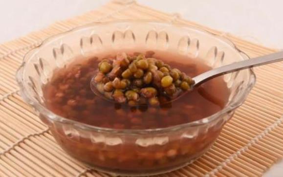 绿豆汤怎么煮不变红的窍门图解 变红的绿豆汤还能喝吗
